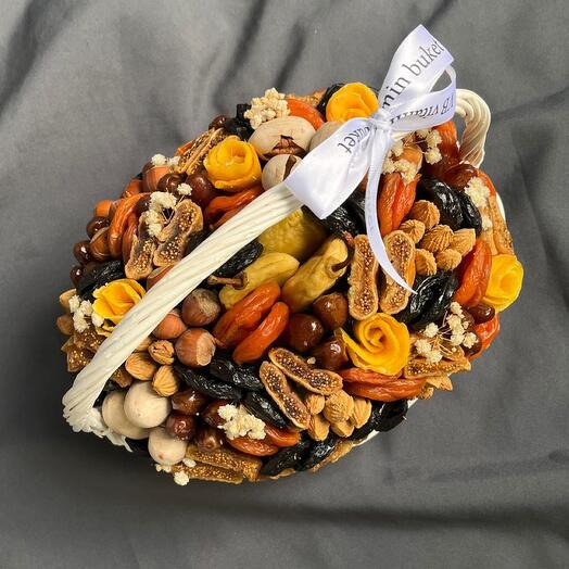 Basket mix of dried fruits and Nuts
