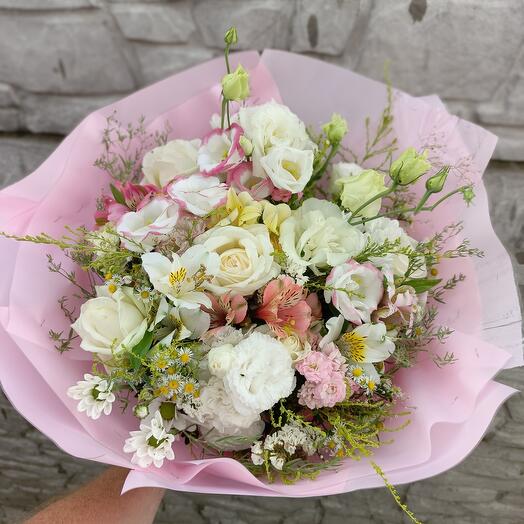 Delicate composite bouquet with a rose