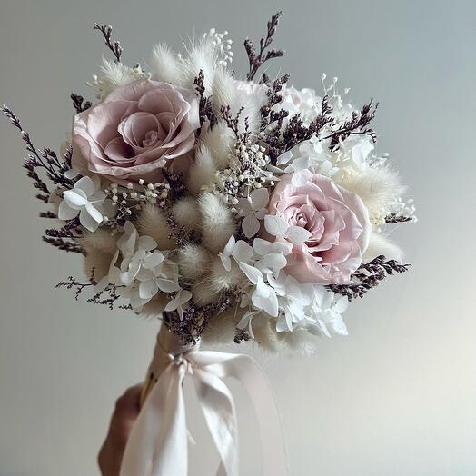Букет невесты из сухоцветов и стабилизированных цветов «Вуаль»