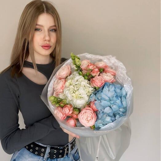 Дуобукет с гортензией и кустовой розой