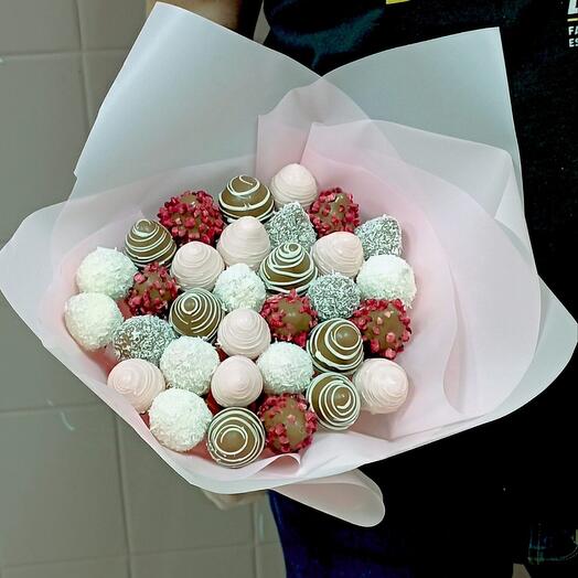 Bouquet of chocolate-covered strawberries