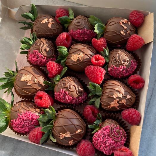 Бокс клубника в шоколаде с малиной 🍓