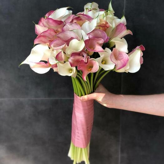 Bouquet of calla lilies mix