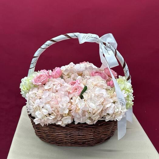 Корзина с гортензиями Любимая
