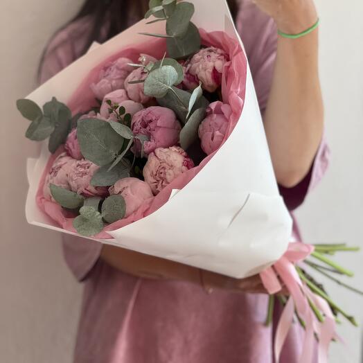 Пионы с эвкалиптом