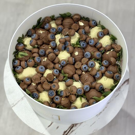 30 клубник и 250 грамм голубики в шоколаде ️🔥