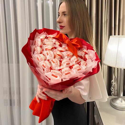 Сердце из 23 конфет Raffaello