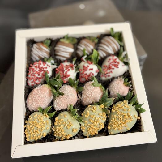 Клубника в шоколаде микс 16 шт️️