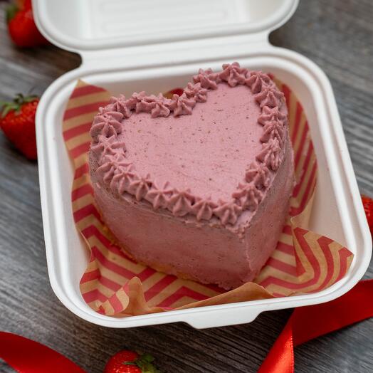 Клубничный бенто торт в виде сердца