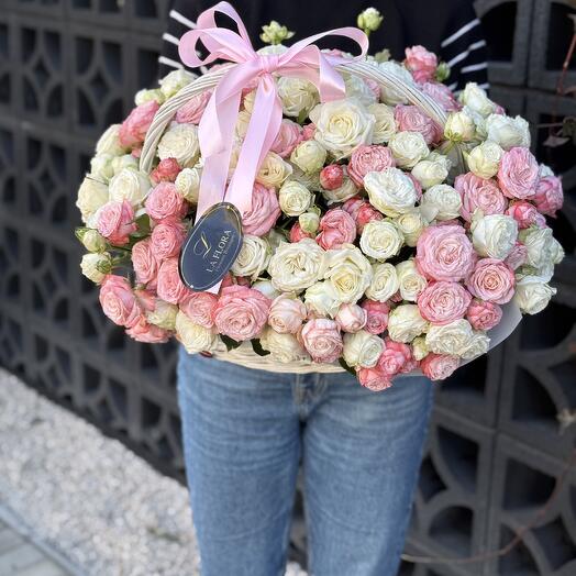 Spray roses  in basket