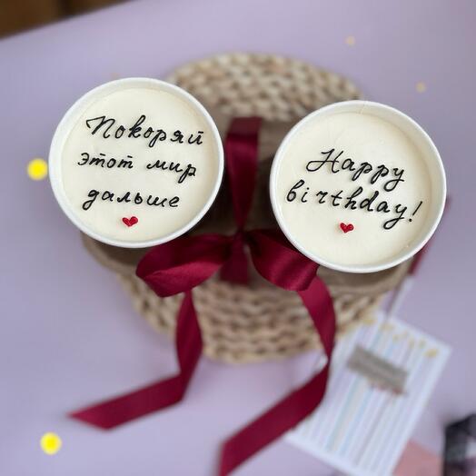 Pastel de Bento en un vaso de cake to go para su cumpleaños