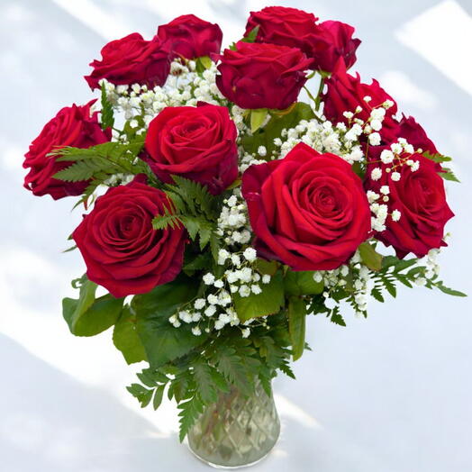 12 Luxury Red Naomi Rose Bouquet