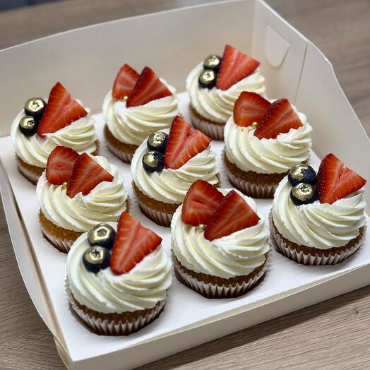 Капкейки 9шт с ягодами