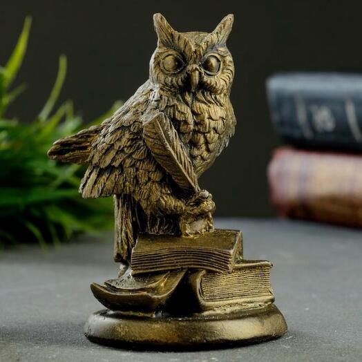 Фигура Филин на книгах, состаренное золото 11х7х7см