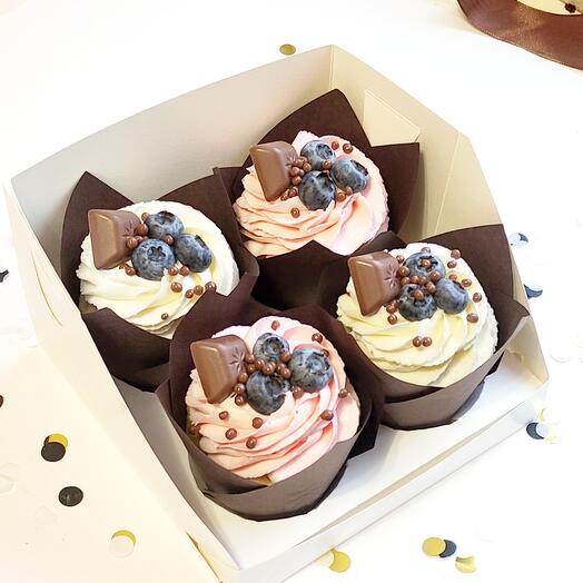4 cupcakes de chocolate y arándanos