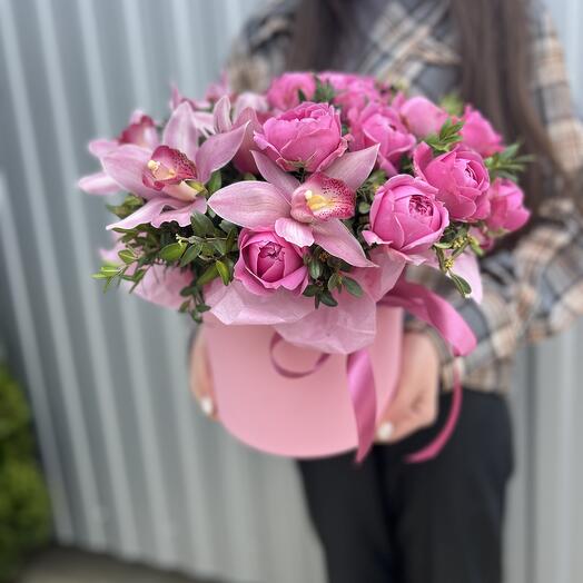 Розовый цимбидиум и мистик в коробке для мамы💗
