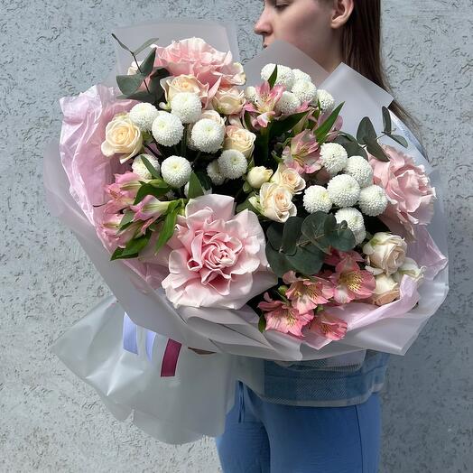 Букет с хризантемой ,кустовыми розами и альстромерией