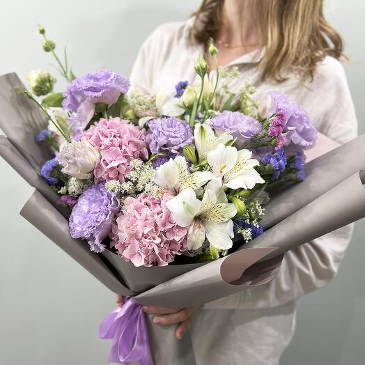 Bouquet with hydrangea and eustoma