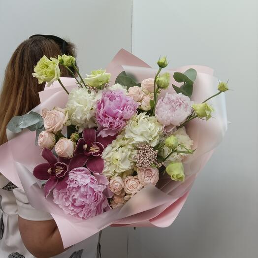 Букет пион, эустома , гортензия, роза пионовидная кустовая, озотамнус, орхидея