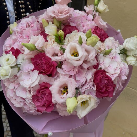Pink Hortensie mit Rosen