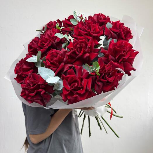 Французские розы 15 с эвкалиптом