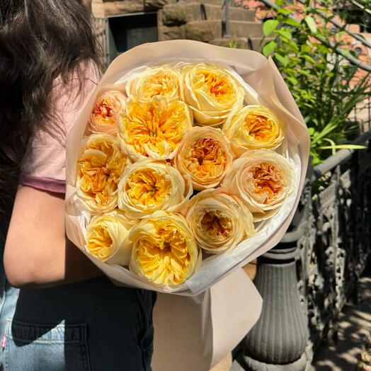 11 Cream Expression Roses Bouquet