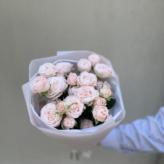 Mono bouquet of spray roses