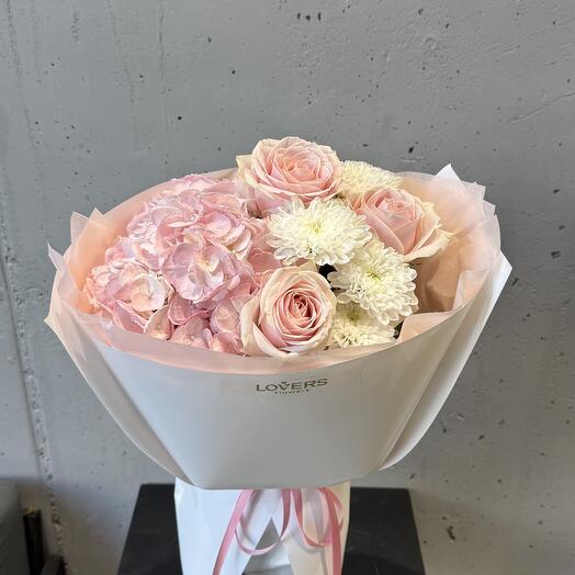 Нежный с гортензией