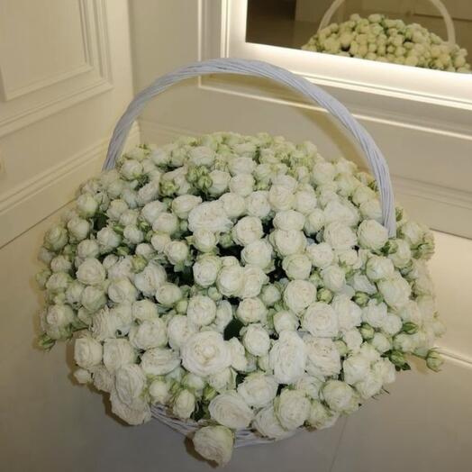 Корзина с цветами «Белоснежная»