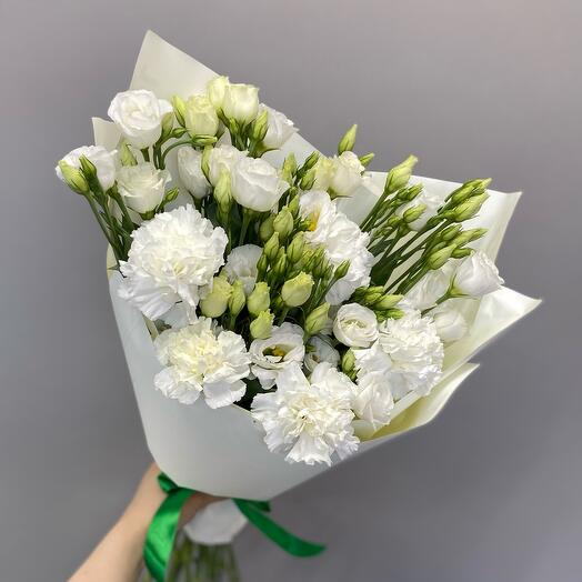 Букет из белой эустомы и диантусов