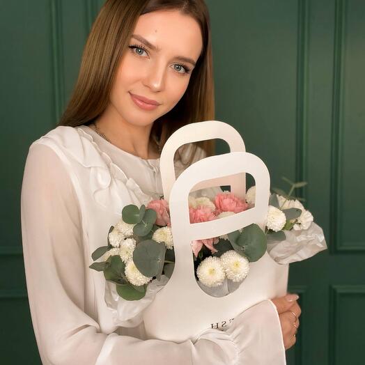 Сумочка мини с диантусами и хризантемой 281