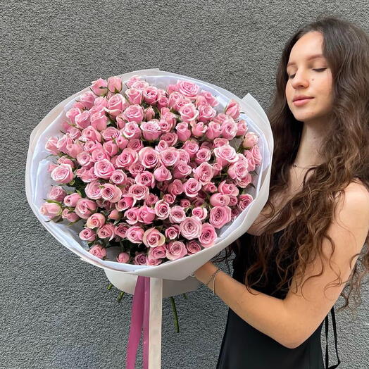Букет из нежно-розовых спрей розочек 💕