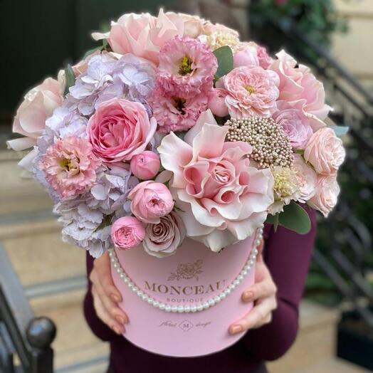 Perle de Fleur — авторская композиция с французскими розами в коробке