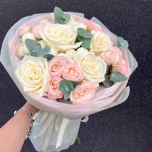 Красивый букет розы розы кустовые нежный