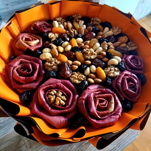 Букет из пастилы, орехов и сухофруктов
