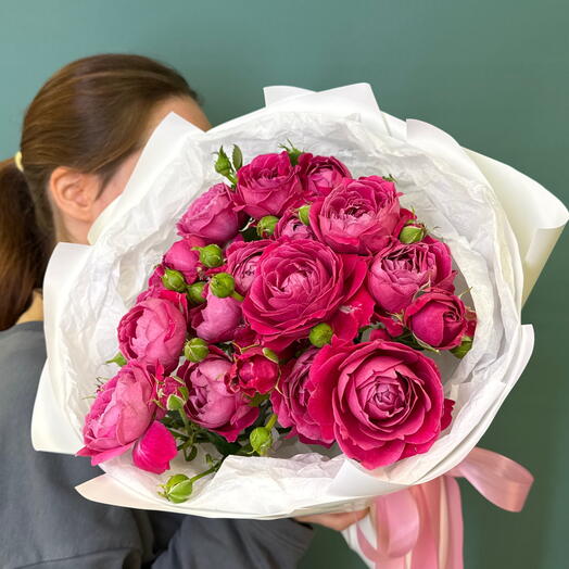 Букет из 3 пионовидных кустовых роз Марвел