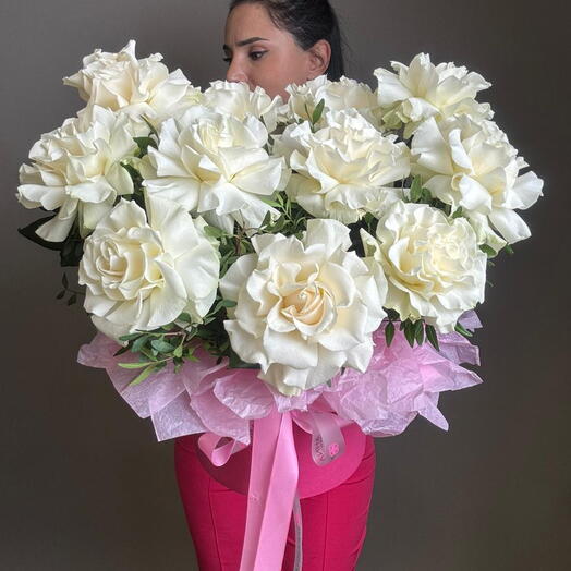 Коробка с французскими розами 13 шт