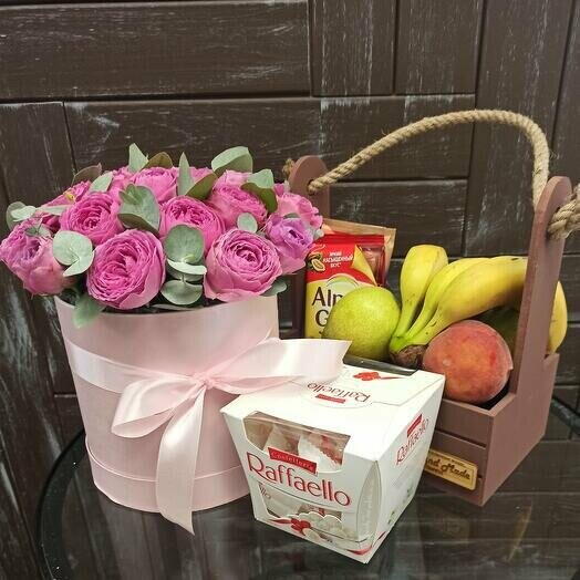 Цветы в коробке подарок