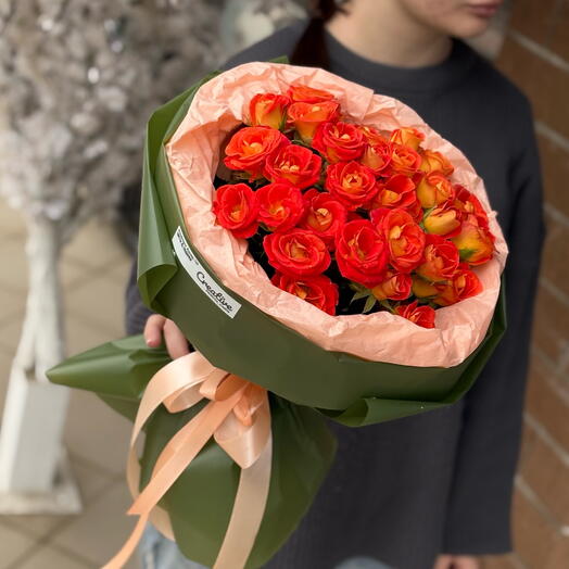 Моно букет из кустовой розы фиеста баблз