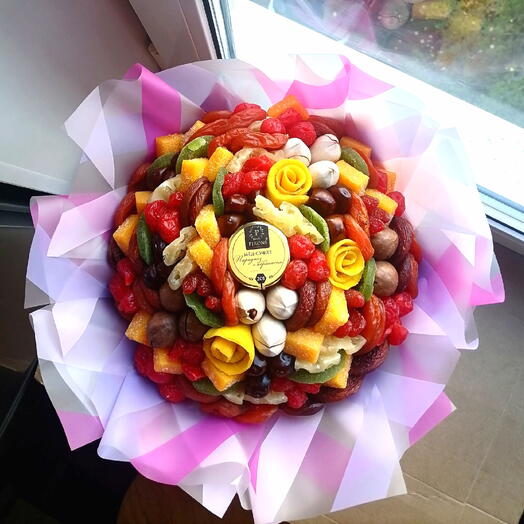 Букет из сухофруктов и орехов "Зима"