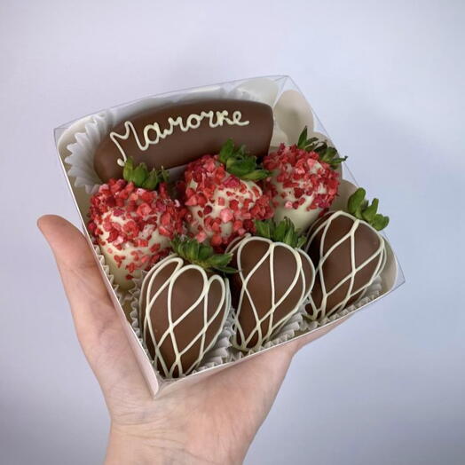 Клубника в шоколаде с бананом для мамочки