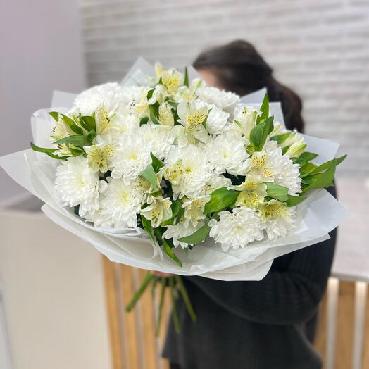 Сборный букет хризантема и альстромерия