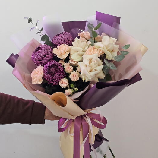 Букет с хризантемами Бигуди💜