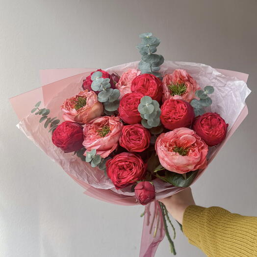 Яркий букет с розами Мандарин экспрешн и Рэд Пиано