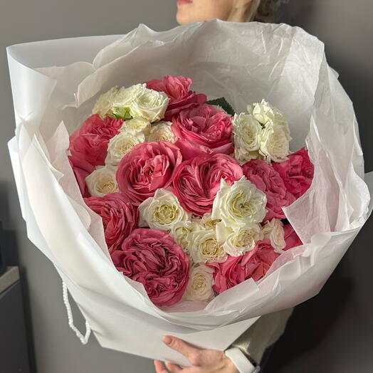 Букет из пионовидных роз и кустовых🌸