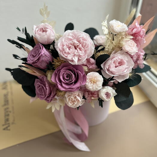 Цветы стабилизированные шляпной в коробке