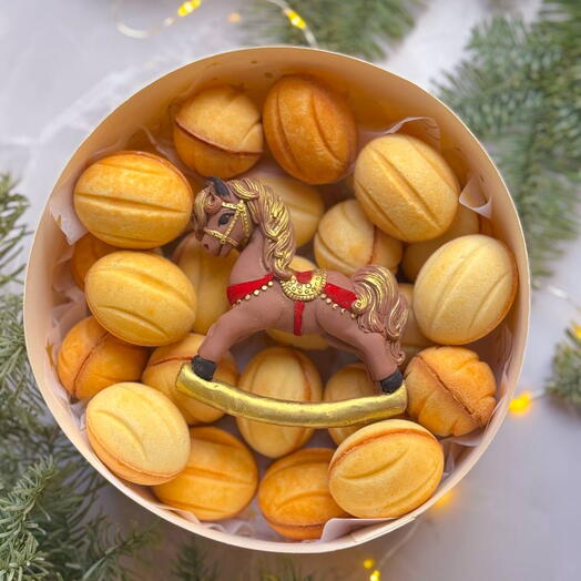 Набор орешков с шоколадной лошадкой