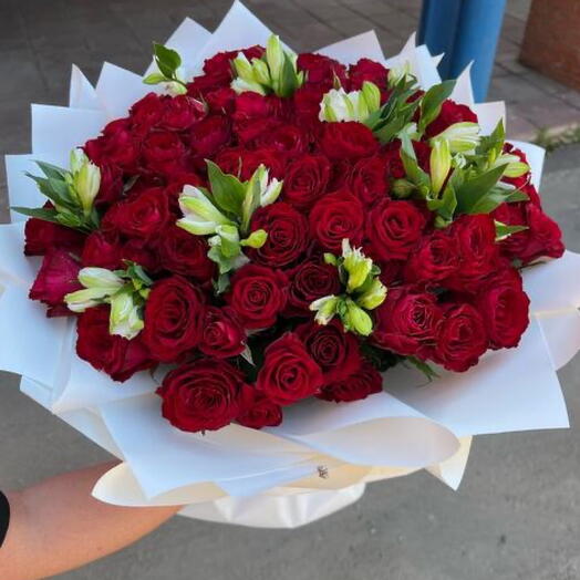 Розы с Альстромерией