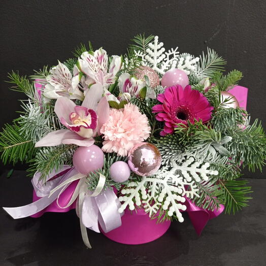 Новогодняя композиция с нобилисом и орхидеей