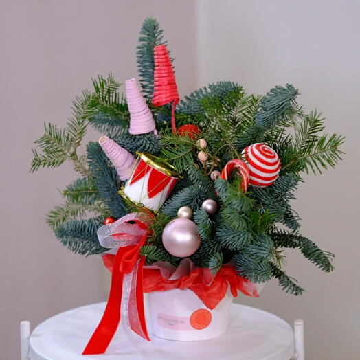 НОВОГОДНЯЯ КОМПОЗИЦИЯ. Бело красная,Пряничная